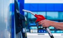 Akaryakıtta çifte zam: Benzin ve motorin fiyatları gece yarısı arttı