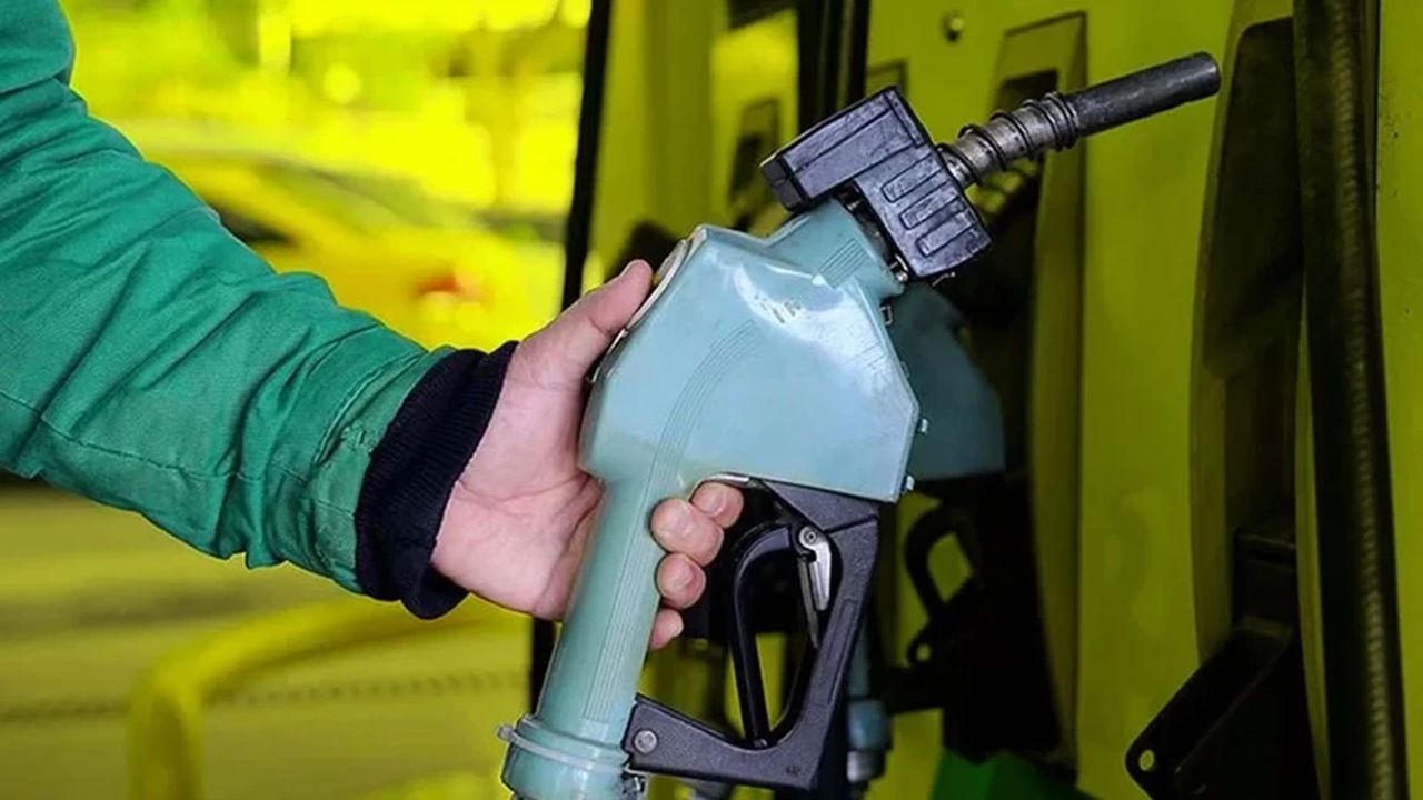 Akaryakıta çifte zam yolda: Benzin ve motorin fiyatları yeniden artıyor