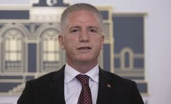 İstanbul Valisi Davut Gül:  “Okula giden çocuklara 2 bin TL kantin kartı verilecek.”